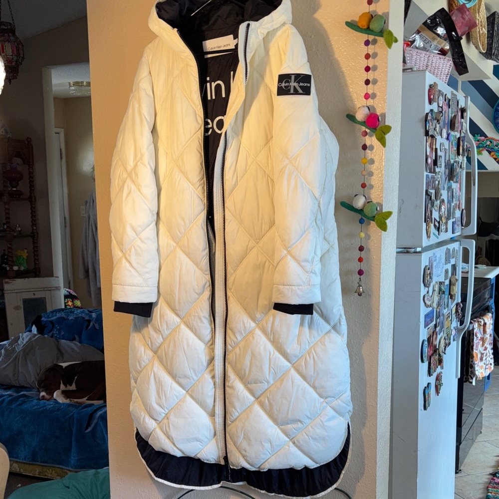 EUC Calvin Klein Jeans Women's Cire Drama Hooded Longline Puffer Jacket. 
I